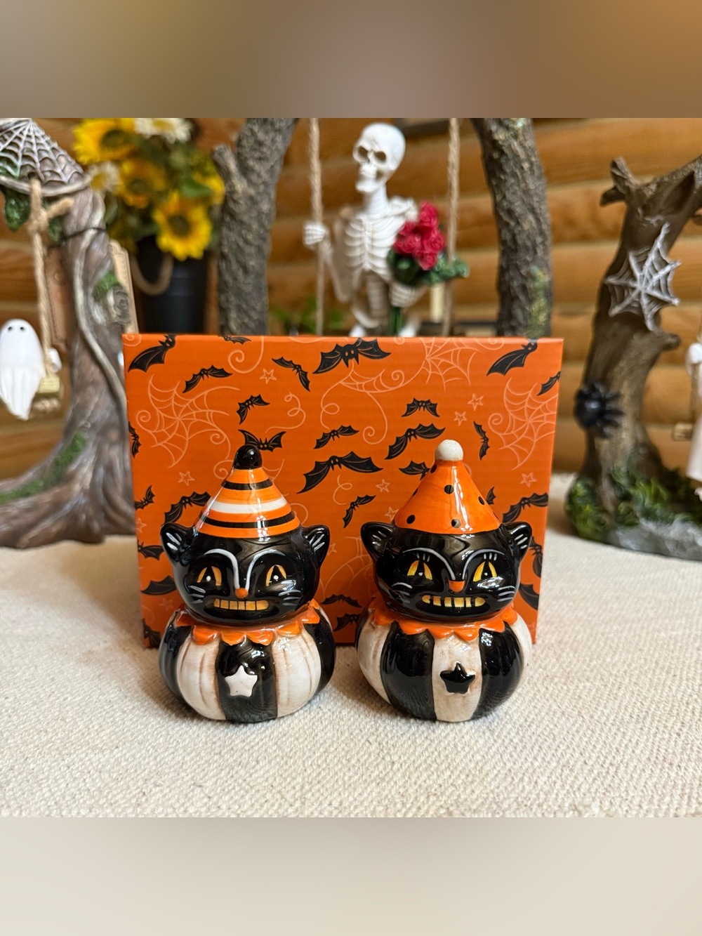 BLACK CAT Johanna Parker HALLOWEEN Salt and Pepper Shakers